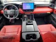 ✅ 2025 Toyota Tundra TRD Pro Hybrid • VIN: 5TFPC5DBXSX109218 • Lot: 83822685. Wystawiony na Copart z przebiegiem 578 mil. Bezpłatny archiwum sprzedaży aukcyjnych z USA i szczegółowy raport historii pojazdu na DreamBid. Zdjęcie 8.