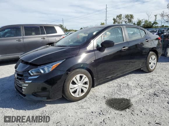 ✅ 2023 Nissan Versa S • VIN: 3N1CN8DVXPL832173 • Лот: 96624135. Опубликован ранее на Copart с пробегом 21 851 миль. Бесплатный доступ к архиву аукционных продаж из США и подробный отчёт об истории автомобиля на DreamBid. Изображение 1.