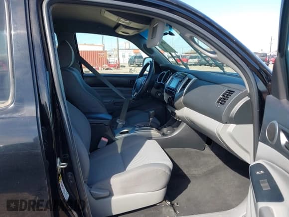 ✅ 2015 Toyota Tacoma • VIN: 3TMLU4EN2FM169326 • Lot: 40689500. Listed on IAAI with 77,003 mi. Free auction sales archive from the USA and detailed vehicle history report at DreamBid. Image 5.