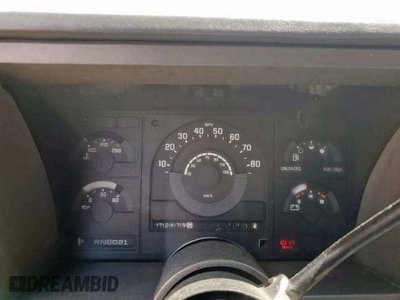 ✅ 1990 Chevrolet Silverado 1500 • VIN: 1GCDC14K5LZ256662 • Lot: 81949125. Wystawiony na Copart z przebiegiem 172 679 mil. Bezpłatny archiwum sprzedaży aukcyjnych z USA i szczegółowy raport historii pojazdu na DreamBid. Zdjęcie 9.