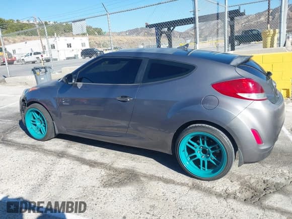 ✅ 2013 Hyundai Veloster w/Black Int • VIN: KMHTC6AD0DU087871 • Лот: 43528614. Опубликован ранее на IAAI с пробегом 132 410 миль. Бесплатный доступ к архиву аукционных продаж из США и подробный отчёт об истории автомобиля на DreamBid. Изображение 14.