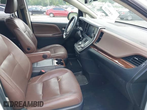 ✅ 2016 Toyota Sienna XLE • VIN: 5TDYK3DC0GS721350 • Лот: 42887718. Опубликован ранее на IAAI с пробегом 180 599 миль. Бесплатный доступ к архиву аукционных продаж из США и подробный отчёт об истории автомобиля на DreamBid. Изображение 5.