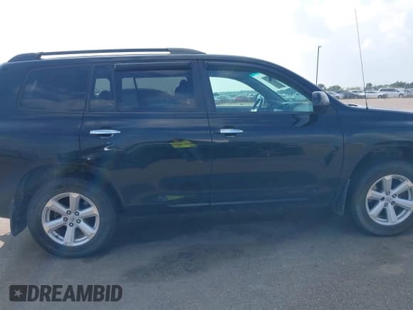 ✅ 2010 Toyota Highlander • VIN: 5TDBK3EH2AS030487 • Lot: 43142761. Wystawiony na IAAI z przebiegiem 188 049 mil. Bezpłatny archiwum sprzedaży aukcyjnych z USA i szczegółowy raport historii pojazdu na DreamBid. Zdjęcie 13.