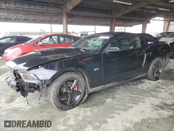 ✅ 2010 Ford Mustang GT • VIN: 1ZVBP8CH2A5136765 • Лот: 82429295. Опубликован ранее на Copart с пробегом 120 913 миль. Бесплатный доступ к архиву аукционных продаж из США и подробный отчёт об истории автомобиля на DreamBid. Изображение 1.