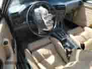 1992 BMW 3 Series z VIN WBABB2310NEC28108, wystawiony jako Copart lot #52196435 z przebiegiem 45 172 mil mil oraz Szkoda całkowita • Salvage title. Historia ofert i sprzedaży dostępna na DreamBid. Obrazek 8.