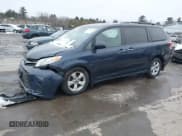 ✅ 2020 Toyota Sienna LE • VIN: 5TDKZ3DCXLS024652 • Lot: 43909047. Wystawiony na IAAI z przebiegiem 32 100 mil. Bezpłatny archiwum sprzedaży aukcyjnych z USA i szczegółowy raport historii pojazdu na DreamBid. Zdjęcie 2.