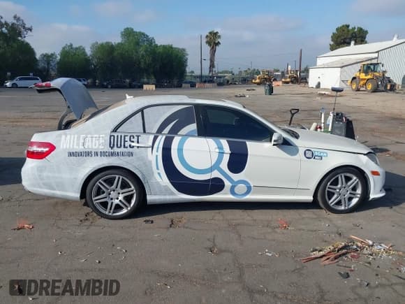 ✅ 2010 Mercedes-Benz E 350 Luxury • VIN: WDDHF5GB2AA055220 • Lot: 42833059. Wystawiony na IAAI z przebiegiem 199 972 mil. Bezpłatny archiwum sprzedaży aukcyjnych z USA i szczegółowy raport historii pojazdu na DreamBid. Zdjęcie 13.