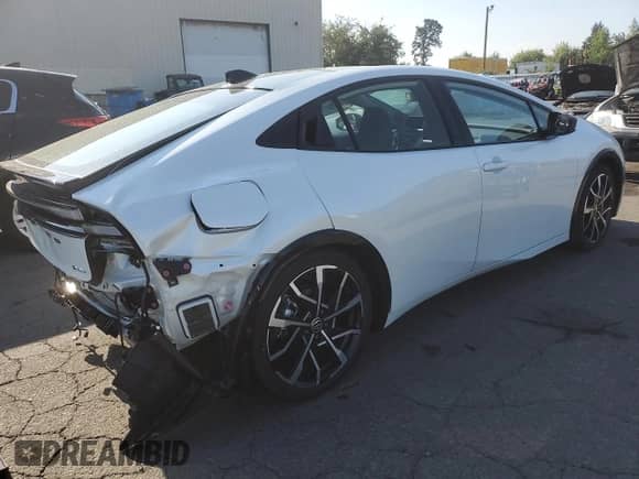 2025 Toyota Prius SE с VIN JTDACACU8S3041073, выставлен на аукционе Copart как лот 70349115 с пробегом 1 085 миль миль и Списание • Salvage title. История ставок и продаж доступна на DreamBid. Изображение 3.