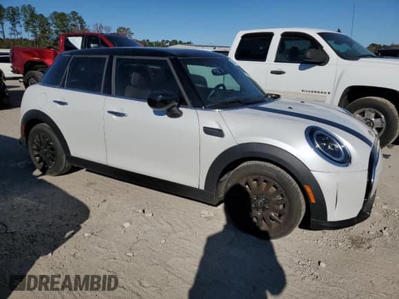 ✅ 2024 MINI Hardtop 4 Door Cooper • VIN: WMW33DK00R2U88843 • Lot: 82409674. Wystawiony na Copart z przebiegiem 6 701 mil. Bezpłatny archiwum sprzedaży aukcyjnych z USA i szczegółowy raport historii pojazdu na DreamBid. Zdjęcie 4.