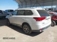 ✅ 2018 Mitsubishi Outlander SE • VIN: JA4AD3A39JZ054455 • Lot: 41815462. Wystawiony na IAAI z przebiegiem 70 785 mil. Bezpłatny archiwum sprzedaży aukcyjnych z USA i szczegółowy raport historii pojazdu na DreamBid. Zdjęcie 3.