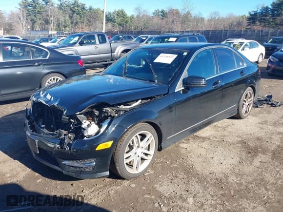 ✅ 2013 Mercedes-Benz C 300 Sport • VIN: WDDGF8ABXDG116305 • Lot: 43720552. Listed on IAAI with 97,409 mi. Free auction sales archive from the USA and detailed vehicle history report at DreamBid. Image 17.