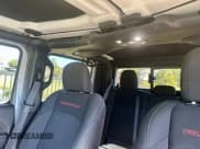 ✅ 2023 Jeep Gladiator Rubicon • VIN: 1C6JJTBG5PL585901 • Lot: 43669074. Wystawiony na IAAI z przebiegiem 14 621 mil. Bezpłatny archiwum sprzedaży aukcyjnych z USA i szczegółowy raport historii pojazdu na DreamBid. Zdjęcie 8.