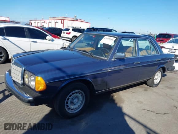 ✅ 1985 Mercedes-Benz 300 • VIN: WDBAB33C5FA226574 • Lot: 43483833. Listed on IAAI with 91,536 mi. Free auction sales archive from the USA and detailed vehicle history report at DreamBid. Image 2.