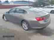 2018 Chevrolet Malibu LT z VIN 1G1ZD5ST2JF111396, wystawiony jako IAAI lot #43515295 z przebiegiem 155 383 mil mil oraz . Historia ofert i sprzedaży dostępna na DreamBid. Obrazek 3.