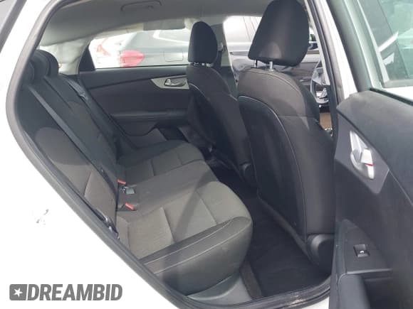 ✅ 2024 Kia Forte LXS • VIN: 3KPF24ADXRE793602 • Lot: 43424728. Wystawiony na IAAI z przebiegiem 55 369 mil. Bezpłatny archiwum sprzedaży aukcyjnych z USA i szczegółowy raport historii pojazdu na DreamBid. Zdjęcie 8.