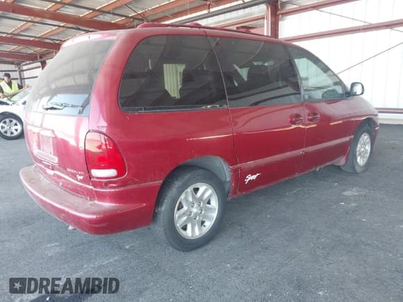 ✅ 1997 Dodge Caravan SE • VIN: 1B4GP45R8VB256033 • Lot: 43101386. Wystawiony na IAAI z przebiegiem 157 875 mil. Bezpłatny archiwum sprzedaży aukcyjnych z USA i szczegółowy raport historii pojazdu na DreamBid. Zdjęcie 4.