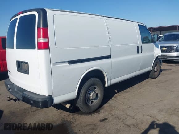✅ 2014 Chevrolet Express Cargo • VIN: 1GCWGFCA8E1165454 • Lot: 43226160. Wystawiony na IAAI z przebiegiem 222 902 mil. Bezpłatny archiwum sprzedaży aukcyjnych z USA i szczegółowy raport historii pojazdu na DreamBid. Zdjęcie 4.