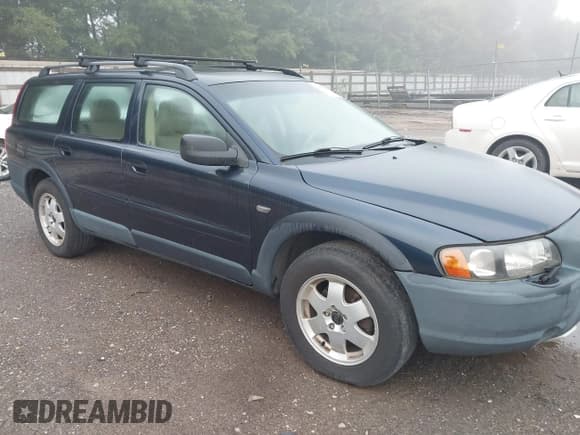 ✅ 2001 Volvo V70 • VIN: YV1SZ58D111029824 • Лот: 42869928. Опубликован ранее на IAAI с пробегом 182 707 миль. Бесплатный доступ к архиву аукционных продаж из США и подробный отчёт об истории автомобиля на DreamBid. Изображение 1.