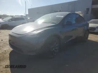 ✅ 2023 Tesla Model Y Performance • VIN: 7SAYGDEF4PF894702 • Lot: 84805945. Wystawiony na Copart z przebiegiem 15 765 mil. Bezpłatny archiwum sprzedaży aukcyjnych z USA i szczegółowy raport historii pojazdu na DreamBid. Zdjęcie 1.