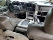 ✅ 2004 Chevrolet Suburban Z71 • VIN: 3GNFK16Z44G125558 • Лот: 42934405. Опубликован ранее на Copart с пробегом 231 788 миль. Бесплатный доступ к архиву аукционных продаж из США и подробный отчёт об истории автомобиля на DreamBid. Изображение 8.