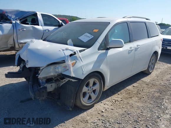 ✅ 2015 Toyota Sienna LE AAS • VIN: 5TDKK3DC3FS672570 • Lot: 42824951. Listed on IAAI with 112,476 mi. Free auction sales archive from the USA and detailed vehicle history report at DreamBid. Image 17.
