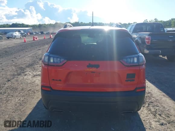 ✅ 2021 Jeep Cherokee 80th Anniversary • VIN: 1C4PJMMXXMD158435 • Lot: 43060196. Listed on IAAI with 89,043 mi. Free auction sales archive from the USA and detailed vehicle history report at DreamBid. Image 15.