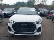 ✅ 2021 Audi Q3 S line Premium • VIN: WA1DECF36M1132728 • Lot: 42868090. Wystawiony na IAAI z przebiegiem 64 476 mil. Bezpłatny archiwum sprzedaży aukcyjnych z USA i szczegółowy raport historii pojazdu na DreamBid. Zdjęcie 12.