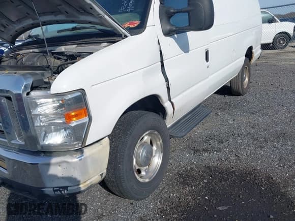✅ 2013 Ford Econoline Cargo Commercial • VIN: 1FTNS2EL5DDA09872 • Lot: 41949551. Wystawiony na IAAI z przebiegiem 287 596 mil. Bezpłatny archiwum sprzedaży aukcyjnych z USA i szczegółowy raport historii pojazdu na DreamBid. Zdjęcie 6.