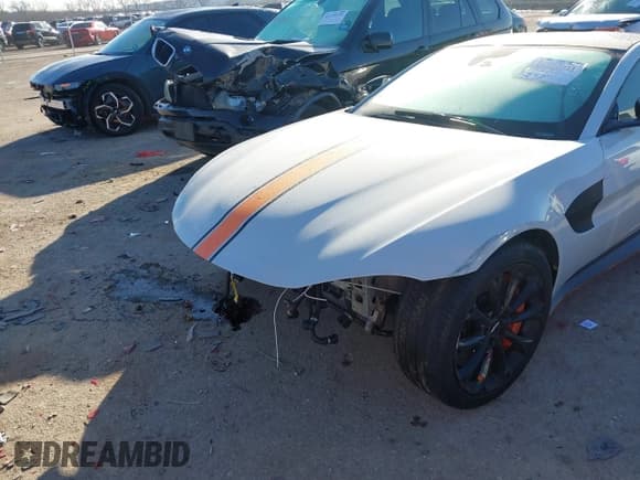 ✅ 2019 Aston Martin Vantage • VIN: SCFSMGAW8KGN00136 • Lot: 41115731. Wystawiony na IAAI z przebiegiem 13 149 mil. Bezpłatny archiwum sprzedaży aukcyjnych z USA i szczegółowy raport historii pojazdu na DreamBid. Zdjęcie 6.