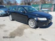 ✅ 2011 Volvo V50 • VIN: YV1672MW0B2612250 • Lot: 41781498. Listed on IAAI with 106 mi. Free auction sales archive from the USA and detailed vehicle history report at DreamBid. Image 1.