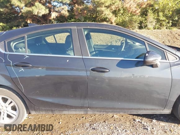 ✅ 2018 Chevrolet Cruze LT • VIN: 3G1BE6SM7JS645177 • Lot: 43475388. Listed on IAAI with 107,539 mi. Free auction sales archive from the USA and detailed vehicle history report at DreamBid. Image 13.