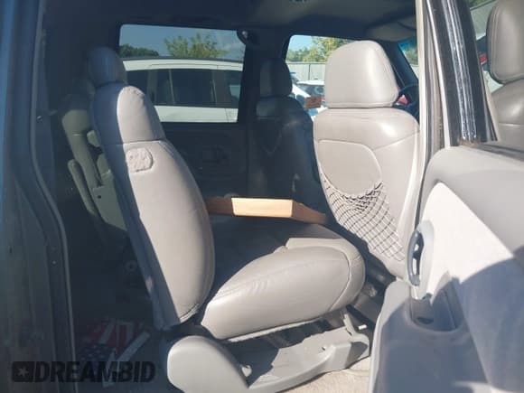 ✅ 1999 Chevrolet Suburban • VIN: 3GNFK16R9XG147947 • Lot: 43211972. Wystawiony na IAAI z przebiegiem 63 492 mil. Bezpłatny archiwum sprzedaży aukcyjnych z USA i szczegółowy raport historii pojazdu na DreamBid. Zdjęcie 8.