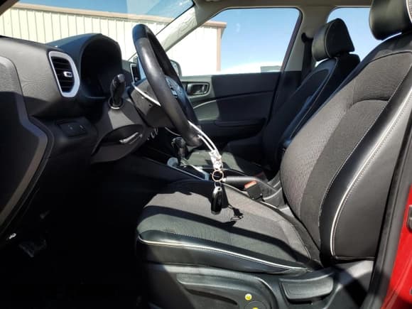 ✅ 2023 Hyundai Venue SEL • VIN: KMHRC8A35PU220965 • Lot: 48296405. Wystawiony na Copart z przebiegiem 129 696 mil. Bezpłatny archiwum sprzedaży aukcyjnych z USA i szczegółowy raport historii pojazdu na DreamBid. Zdjęcie 7.