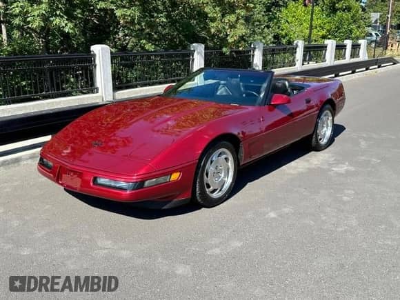 1995 Chevrolet Corvette with VIN 1G1YY32P9S5114214, listed as a Copart auction lot 88994775 with 7,924 mi miles and Salvage title. Bid and sale history available at DreamBid. Image 2.