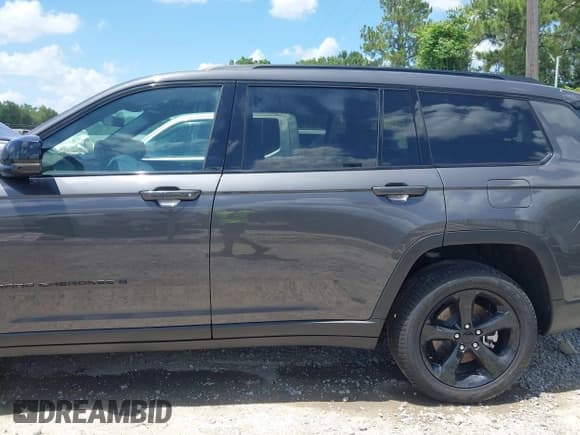 ✅ 2025 Jeep Grand Cherokee Limited • VIN: 1C4RJKBG9S8661279 • Lot: 42431910. Wystawiony na IAAI z przebiegiem 3 512 mil. Bezpłatny archiwum sprzedaży aukcyjnych z USA i szczegółowy raport historii pojazdu na DreamBid. Zdjęcie 15.