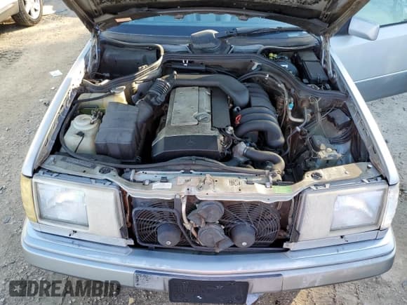 ✅ 1993 Mercedes-Benz E 320 • VIN: WDBEA32E9PB936886 • Lot: 86800894. Wystawiony na Copart z przebiegiem 115 217 mil. Bezpłatny archiwum sprzedaży aukcyjnych z USA i szczegółowy raport historii pojazdu na DreamBid. Zdjęcie 11.