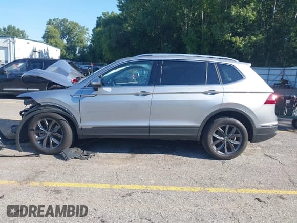 ✅ 2022 Volkswagen Tiguan SE • VIN: 3VV2B7AX4NM157074 • Lot: 43067043. Wystawiony na IAAI z przebiegiem 51 131 mil. Bezpłatny archiwum sprzedaży aukcyjnych z USA i szczegółowy raport historii pojazdu na DreamBid. Zdjęcie 15.