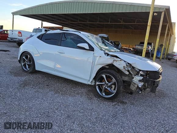 2020 Hyundai Veloster 2.0 z VIN KMHTG6AF2LU030723, wystawiony jako Copart lot #81584354 z przebiegiem Nie podano mil oraz Czysty tytuł • Clean title. Historia ofert i sprzedaży dostępna na DreamBid. Obrazek 4.