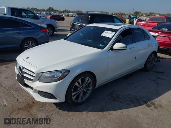 ✅ 2018 Mercedes-Benz C 300 • VIN: 55SWF4JB8JU259952 • Lot: 43535990. Wystawiony na IAAI z przebiegiem 135 066 mil. Bezpłatny archiwum sprzedaży aukcyjnych z USA i szczegółowy raport historii pojazdu na DreamBid. Zdjęcie 2.