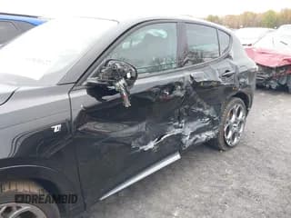 ✅ 2024 Alfa Romeo Tonale Ti • VIN: ZASPATCW2R3038911 • Lot: 43568622. Wystawiony na IAAI z przebiegiem Nie podano. Bezpłatny archiwum sprzedaży aukcyjnych z USA i szczegółowy raport historii pojazdu na DreamBid. Zdjęcie 6.