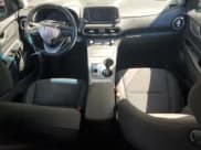 ✅ 2021 Hyundai Kona SEL • VIN: KM8K23AG5MU132701 • Лот: 58275014. Опубликован ранее на Copart с пробегом Не указан. Бесплатный доступ к архиву аукционных продаж из США и подробный отчёт об истории автомобиля на DreamBid. Изображение 8.