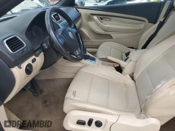 ✅ 2008 Volkswagen Eos Turbo • VIN: WVWBA71F18V052799 • Lot: 66496365. Wystawiony na Copart z przebiegiem 196 114 mil. Bezpłatny archiwum sprzedaży aukcyjnych z USA i szczegółowy raport historii pojazdu na DreamBid. Zdjęcie 7.