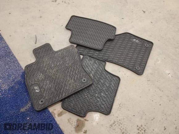 ✅ 2017 Volkswagen Golf R • VIN: WVWWF7AU8HW072124 • Lot: 46450095. Wystawiony na Copart z przebiegiem 86 037 mil. Bezpłatny archiwum sprzedaży aukcyjnych z USA i szczegółowy raport historii pojazdu na DreamBid. Zdjęcie 12.