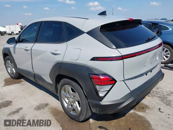 2024 Hyundai Kona SE z VIN KM8HA3AB7RU106593, wystawiony jako IAAI lot #43065618 z przebiegiem 16 699 mil mil oraz . Historia ofert i sprzedaży dostępna na DreamBid. Obrazek 3.