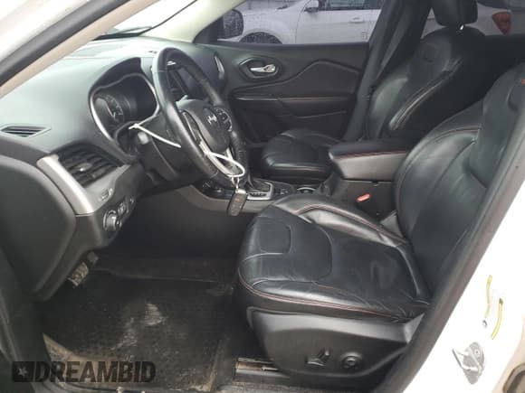 ✅ 2014 Jeep Cherokee Trailhawk • VIN: 1C4PJMBS8EW267778 • Lot: 85760065. Wystawiony na Copart z przebiegiem 162 614 mil. Bezpłatny archiwum sprzedaży aukcyjnych z USA i szczegółowy raport historii pojazdu na DreamBid. Zdjęcie 7.