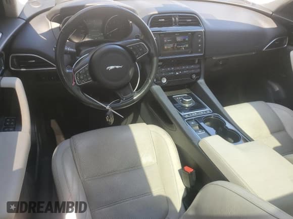 ✅ 2017 Jaguar F-Pace 35t Prestige • VIN: SADCK2BV1HA069317 • Лот: 70168515. Опубликован ранее на Copart с пробегом 119 383 миль. Бесплатный доступ к архиву аукционных продаж из США и подробный отчёт об истории автомобиля на DreamBid. Изображение 8.