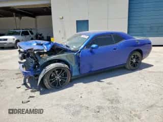 2018 Dodge Challenger SXT z VIN 2C3CDZAG9JH333770, wystawiony jako Copart lot #59633595 z przebiegiem 76 709 mil mil oraz Szkoda całkowita • Salvage title. Historia ofert i sprzedaży dostępna na DreamBid. Obrazek 1.