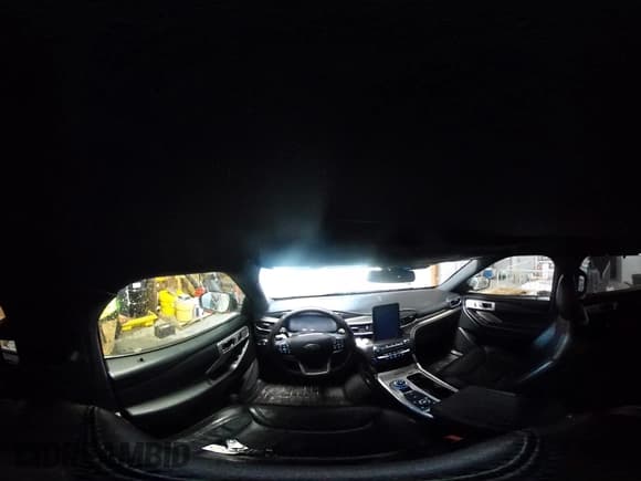 ✅ 2020 Ford Explorer Platinum • VIN: 1FM5K8HC0LGC25412 • Lot: 41874262. Wystawiony na IAAI z przebiegiem 58 514 mil. Bezpłatny archiwum sprzedaży aukcyjnych z USA i szczegółowy raport historii pojazdu na DreamBid. Zdjęcie 18.