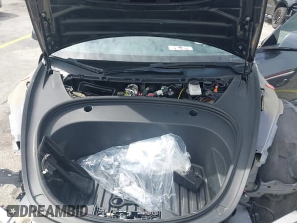 ✅ 2023 Tesla Model 3 • VIN: 5YJ3E1EA8PF451131 • Lot: 43470579. Wystawiony na IAAI z przebiegiem 70 249 mil. Bezpłatny archiwum sprzedaży aukcyjnych z USA i szczegółowy raport historii pojazdu na DreamBid. Zdjęcie 10.