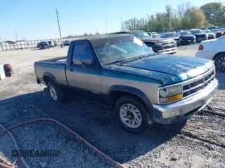 1993 Dodge Dakota S z VIN 1B7FL26X8PS234273, wystawiony jako IAAI lot #41874966 z przebiegiem 195 048 mil mil oraz . Historia ofert i sprzedaży dostępna na DreamBid. Obrazek 1.